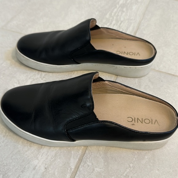 Vionic Dakota Black leather Slip On Mule Sneaker - Picture 4 of 7